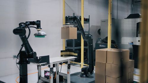 Standard-Bots-Case-Packing.jpg Standard-Bots-Case-Packing.jpg